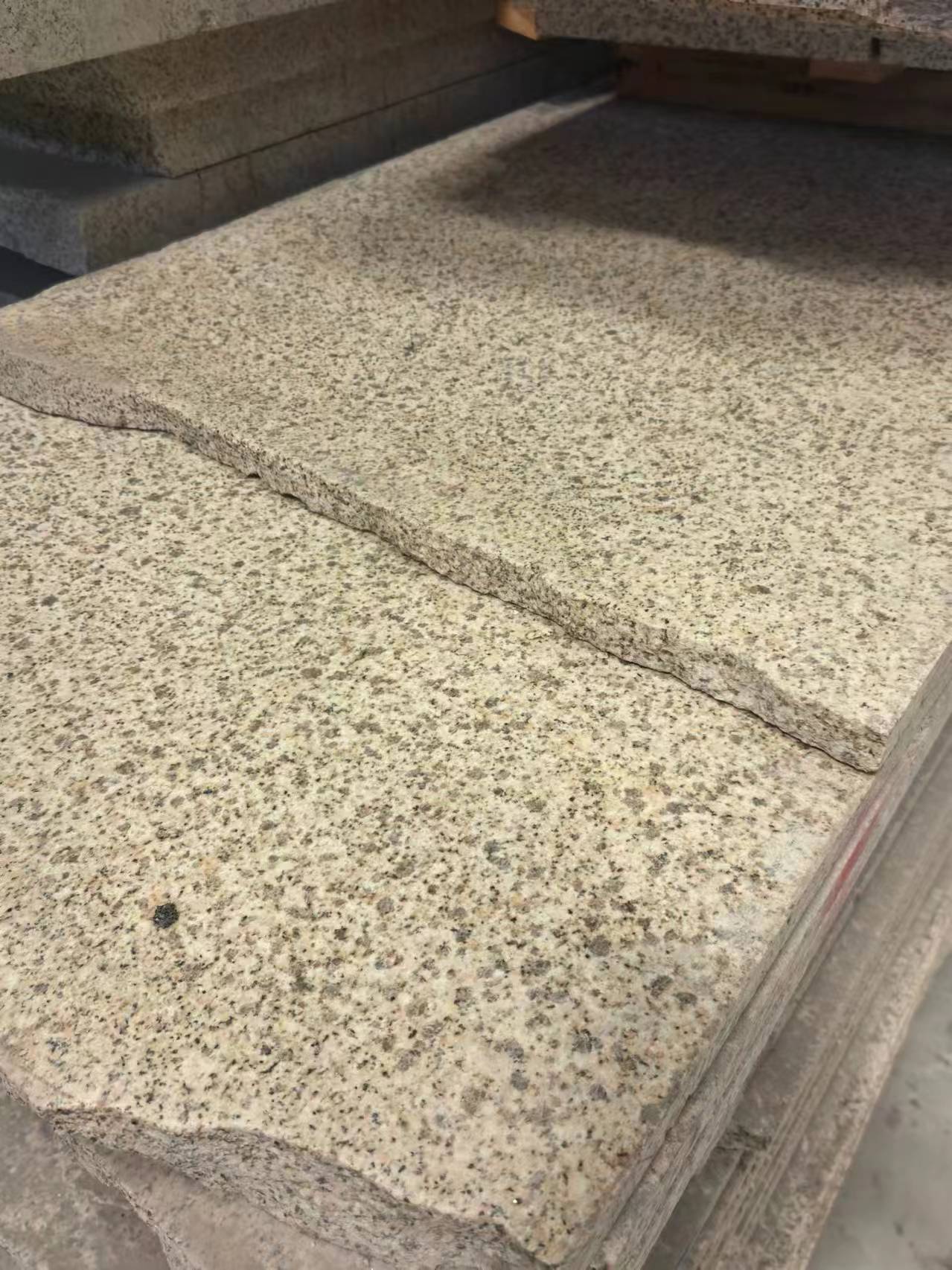 甘肃兰州花岗岩挡车石球 芝麻白 黄金麻 地铺料 干挂料石材厂家13919123140