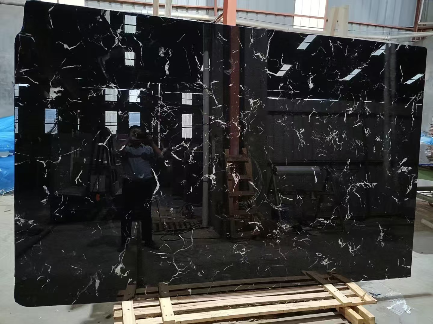 甘肃兰州宏泰石材批发生产加工：大理石、石英石、岗石、地铺料、干挂料、路沿石、挡车石球13919123140