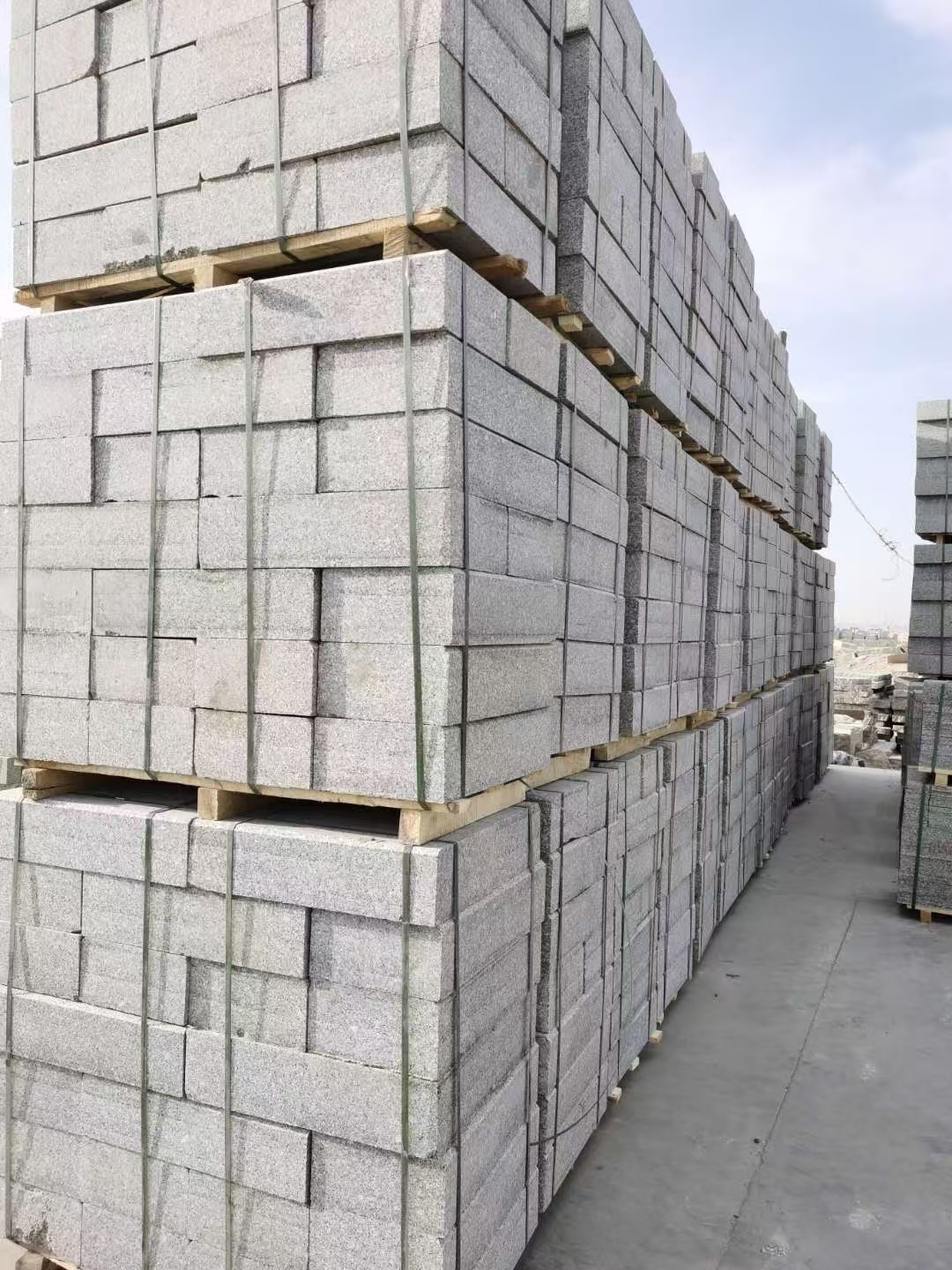 甘肃兰州宏泰石材有限公司生产加工批发花岗岩，大理石，人造石英石，岗石，挡车石球厂家13919123140