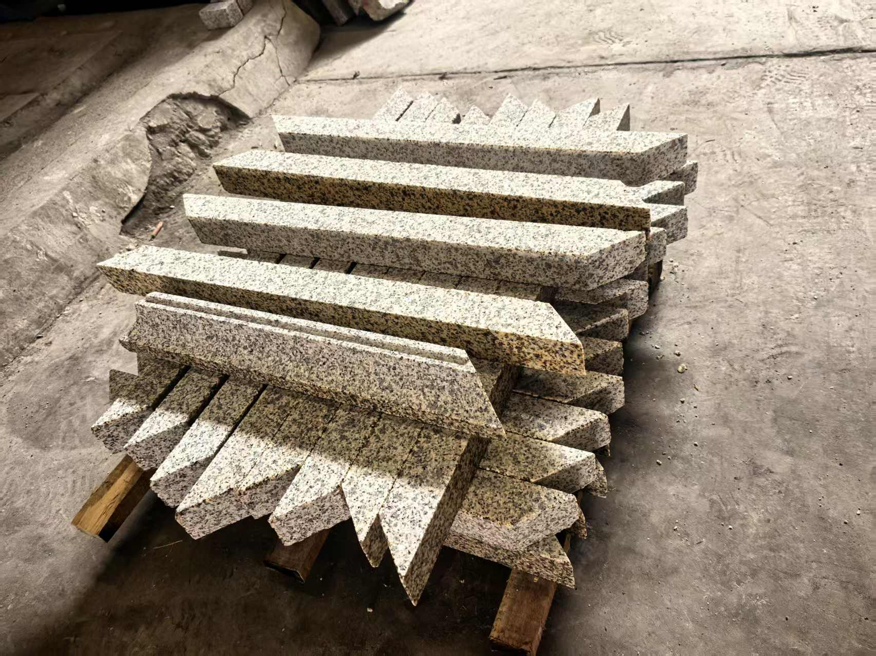 甘肃兰州花岗岩石材 大理石石材 石英石 花岗岩黄金麻 线条 浮雕 柱帽生产加工厂家13919123140