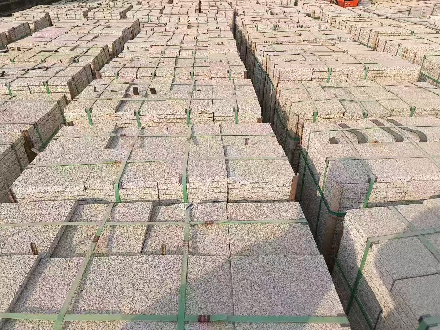 甘肃兰州生产加工花岗岩芝麻灰 黄金麻 樱花红 康宝红 新疆红 芝麻黑   路沿石 挡车球石材厂家13919123140