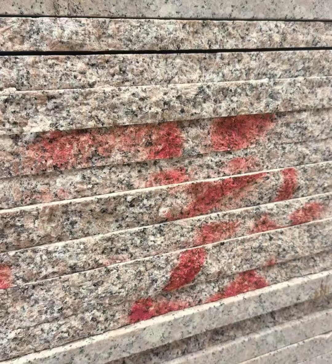 甘肃兰州生产加工花岗岩芝麻灰 黄金麻 樱花红 康宝红 新疆红 芝麻黑   路沿石 挡车球石材厂家13919123140