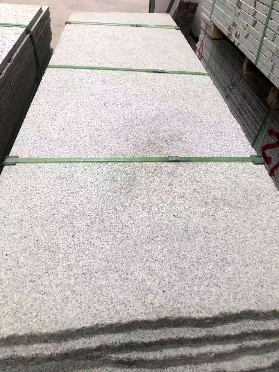 甘肃兰州大理石 石英石 芝麻灰 芝麻白 黄金麻 樱花红花岗岩石材   地铺石 路沿石 石球 生产加工厂家13919123140